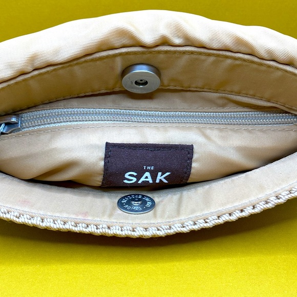 The Sak Vintage Tan Crochet Knit Zippered Shoulder Bag - Picture 4 of 6